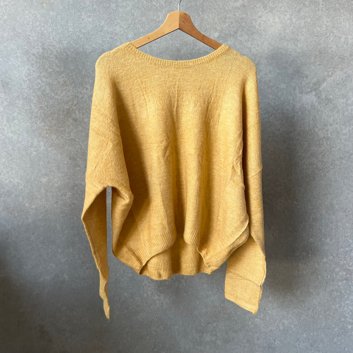 Long sleeved knitwear